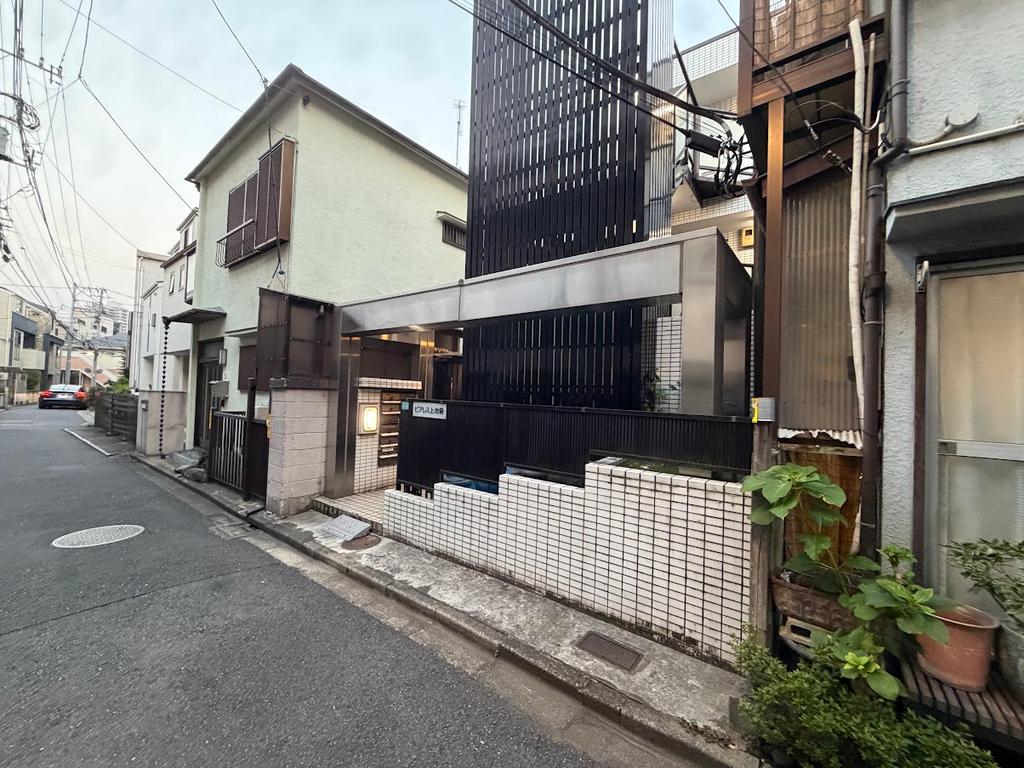 Peerless Kami-Ikebukuro / Whole Apartment Building (13 units), Tokyo - Apartment Buildings for Sale in Toshima Ward (2)