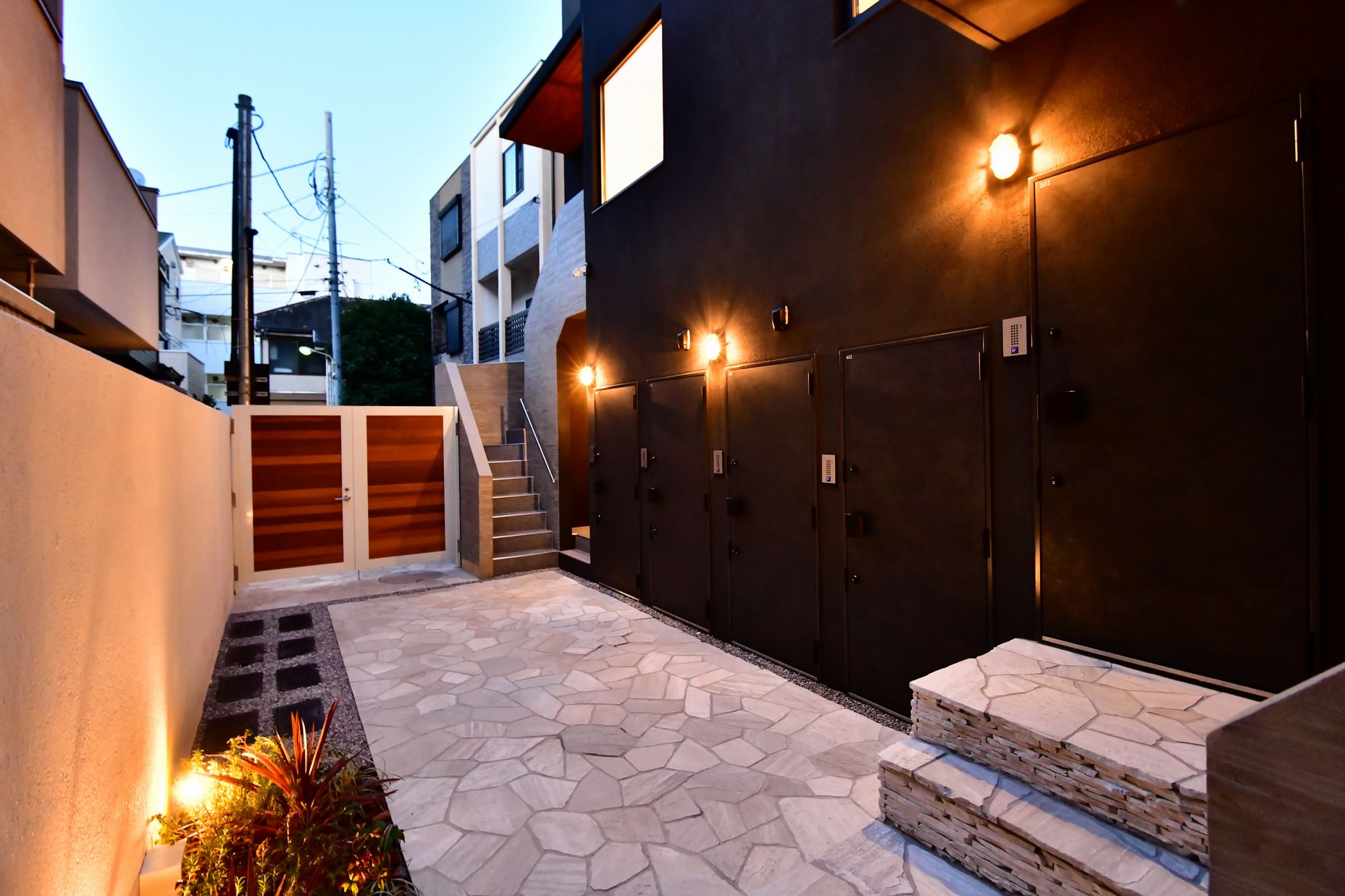 Whole Apartment Building / 8 Units, Shibuya - Apartment Buildings for Sale in Shibuya Ward (2)